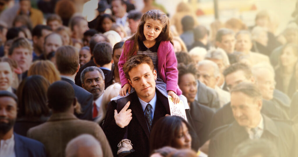 Ben Affleck levando a Raquel Castro sobre os hombros