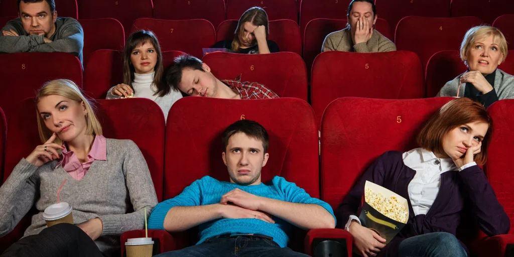 Xente aburrida nun cine